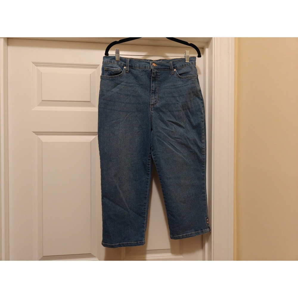 Gloria Vanderbilt Amanda Capri Jeans Womens 14 Medium Wash Slimming DGVB4239-PIC